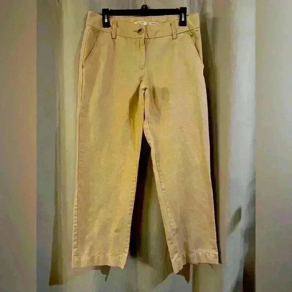 Women’s Tan Austin Company Short Pants